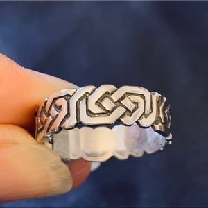 Sterling silver Celtic style knotwork ring size 9